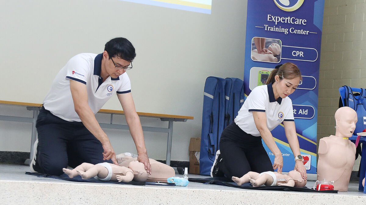 First aid and child protection training at the CDSC - Christliche ...